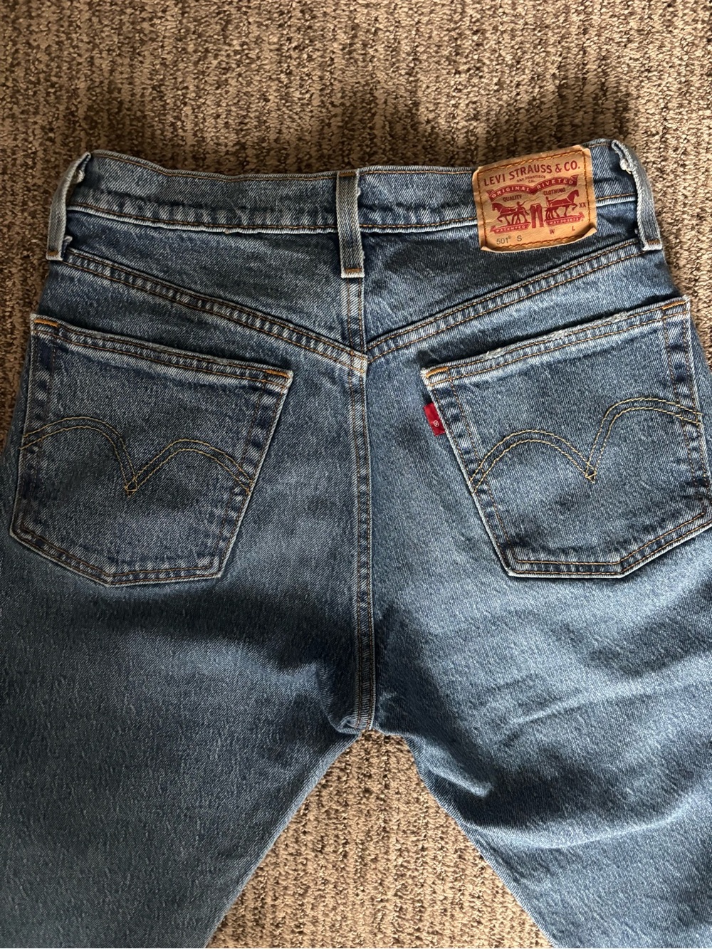 The PERFECT 501 Levi’s.😍 Size 28. See exact measurements for sizing. - Picture 5 of 7